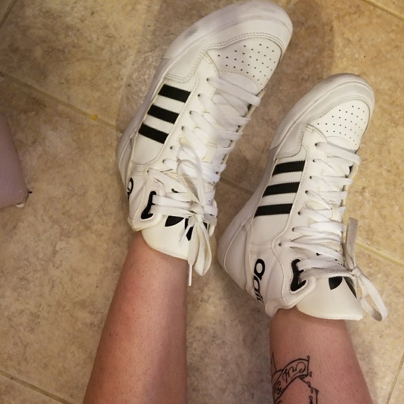 Adidas - Picture 2 of 4